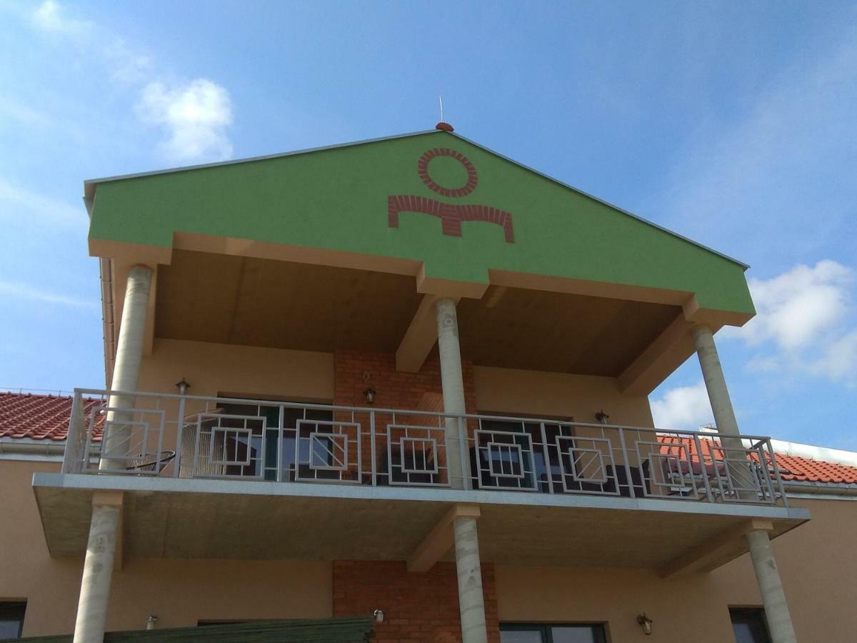 Nad Sunowem House